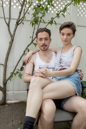 Young couple at backyard party model release HEX17018_TP_4580 Copyright: xTOBIASxPRASSEx