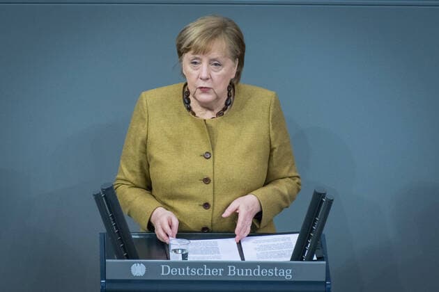 Bilder des Jahres 2021, News 02 Februar News Themen der Woche KW06 News Bilder des Tages Berlin, Angela Merkel gibt Regierungserklärung im Bundestag Die deutsche Bundeskanzlerin Angela Merkel (cdu) während der Regierungserklärung im Deutschen Bundestags am 11.02.2021. Berlin Bundestag Berlin Deutschland *** Berlin, Angela Merkel gives government statement in the Bundestag The German Chancellor Angela Merkel cdu during the government statement in the German Bundestag on 11 02 2021 Berlin Bundestag Berlin Germany