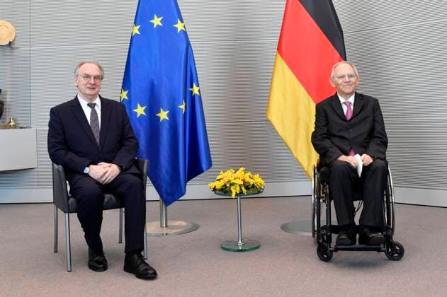 Bilder des Jahres 2021, News 02 Februar News Themen der Woche KW06 Reiner Haseloff und Wolfgang Schäuble beim Fototermin zum Antrittsbesuch von Bundesratspräsident Haseloff bei Bundestagspräsident Schäuble. Berlin, 12.02.2021 *** Reiner Haseloff and Wolfgang Schäuble at the photo session for the inaugural visit of Bundesrat President Haseloff to Bundestag President Schäuble Berlin, 12 02 2021 Foto:xF.xKernx xFuturexImage