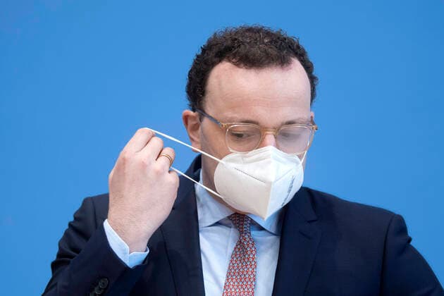 Bilder des Jahres 2021, News 02 Februar News Themen der Woche KW06 Jens Spahn - Coronavirus DEU, Deutschland, Germany, Berlin, 12.02.2021 Jens Spahn, Bundesgesundheitsminister CDU, mit FFP-2-Maske waehrend der Bundespressekonferenz zum Thema Unterrichtung des BMG zum Umgang mit dem Coronavirus in Berlin. Jens Spahn, Federal Minister for Health CDU, wearing a face mask during a press call at the Bundespressekonferenz concerning on the spread of the the novel coronavirus COVID-19 pandemic in Berlin, Germany, *** Jens Spahn Coronavirus DEU, Deutschland, Germany, Berlin, 12 02 2021 Jens Spahn, Federal Minister for Health CDU, wearing a FFP 2 mask during a press call at the Bundespressekonferenz concerning on the spread of the novel coronavirus COVID 19 pandemic in Berlin, Germany,