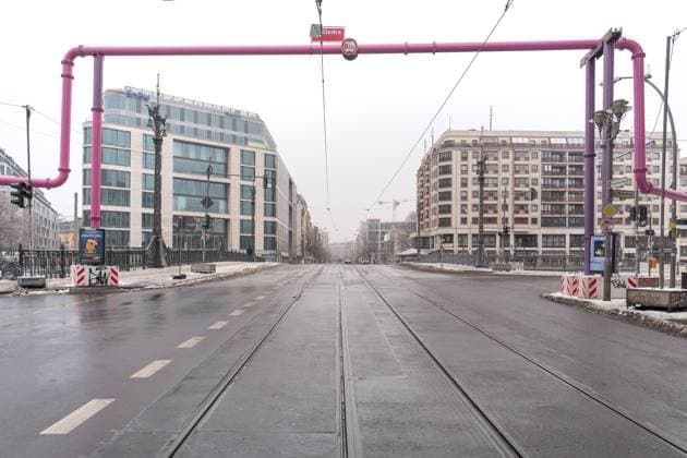 Winterliche Stimmung während des Lockdowns in der Friedrichstraße in Berlin 14.02.2021, Berlin, GER - Winterliche Stimmung während des Lockdowns in der Friedrichstraße in Berlin, *** Winter atmosphere during the lockdown at Friedrichstraße in Berlin 14 02 2021, Berlin, GER Winter atmosphere during the lockdown at Friedrichstraße in Berlin,