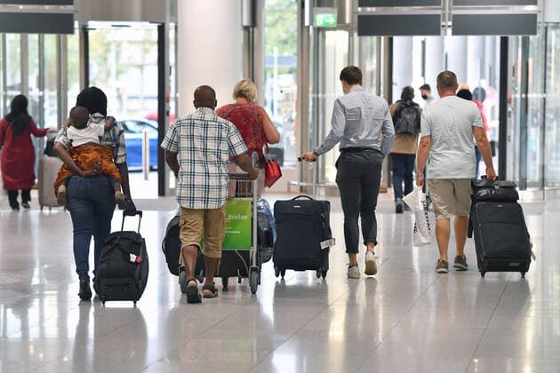 Corona holiday Easter bewilderment after the early travel warning archive photo Free Corona tests at German airports, as here at the airport Franz Josef Strauss in Munich on 2