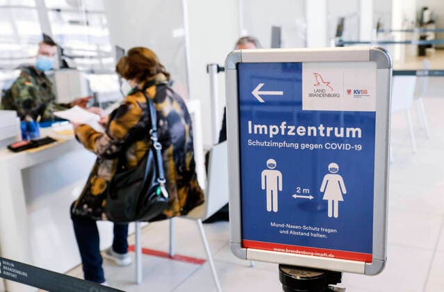 Impfzentrum Schoenefeld Schoenefeld, DEU, 15 02 2021 Vaccination centre in Terminal 5 of BER Airport Schoenefeld Brandenburg Germany