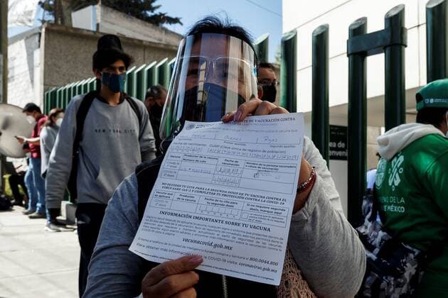 A woman waits for her turn today to receive the vaccine against covid-19, in Mexico City, Mexico 15 February 2021. The president of Mexico, Andres Manuel Lopez Obrador, said this Monday that vaccines against covid-19 are not a danger and asked adults over 60 to have confidence in the vaccination plan that should be started in 333 municipalities of the country. Lopez Obrador asks people over 60 to have confidence in the vaccine !ACHTUNG: NUR REDAKTIONELLE NUTZUNG!  Copyright: xJosexMendezx MEX5135 20210215-637490241153102046