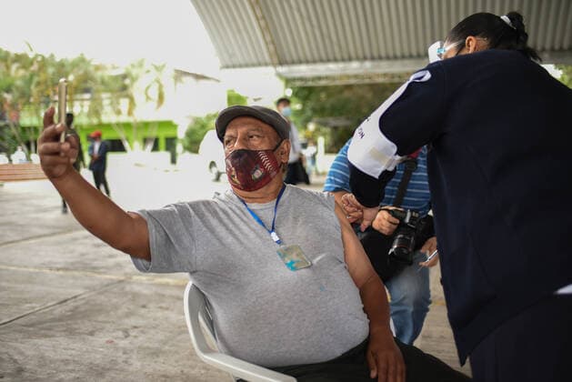 February 15, 2021: Adults over 60 years of age receive the first dose of the COVID-19 vaccine in the population of Puente Nacional , one of the most vulnerable in the state - ZUMAqp1_ 20210215_zip_qp1_020 Copyright: xHectorxAdolfoxQuintanarxPerezx