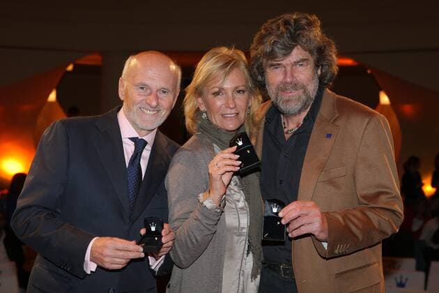 Goldene Erbse 2009 Preistraeger Dirk Rossmann, Sabine Christiansen und Reinhold Messner bei der Veranstalltung Verleihung der Goldene Erbse 2009 ein Preis der Maerchenland e.V. im Goya in Berlin. Copyright: IMAGO. Herrmann Datum: 05.11.2009 *** Goldene Erbse 2009 laureates Dirk Rossmann, Sabine Christiansen and Reinhold Messner at the award ceremony of the Goldene Erbse 2009 a prize of Maerchenland e V in the Goya in Berlin Copyright IMAGO Herrmann Date 05 11 2009 Copyright: xEventpressxHerrmannx