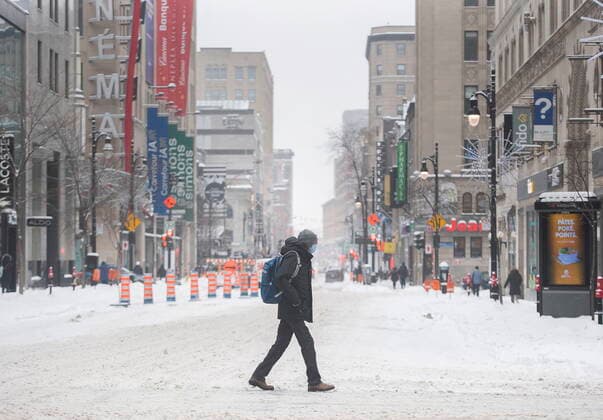 February 16, 2021, Montreal, PQ, Canada: A man crosses Sainte-Catherine street following a snowstorm in Montreal, Tuesday, February 16, 2021. Montreal Canada  - ZUMAc35_ 20210216_zaf_c35_026 Copyright: xGrahamxHughesx