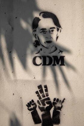 February 16, 2021, Yangon, Myanmar: Protesters paint the wall with Aung San Suu Kyi s face during the demonstration against the junta. Yangon Myanmar - ZUMAt ag 20210216_mda_t228_216 Copyright: xThuyaxZawx