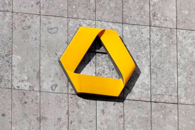 Das Ende des Kostenlos-Kontos: Die Commerzbank erhöht Gebühren bei ihrer Onlinetochter Comdirect. Im Bild eine Commerzbank-Filiale in der Kölner Innenstadt. (Themenbild; Symbolbild) Köln; 16.02.2021 *** The end of the free account Commerzbank is increasing fees at its online subsidiary Comdirect The picture shows a Commerzbank branch in Cologne city centre Topic Image Symbol Cologne 16 02 2021 Foto:xC.xHardtx xFuturexImage