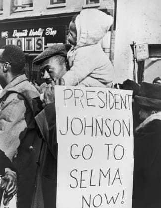 Protester with Child on Shoulders holding Sign Protesting Racism in Selma, Alabama, Harlem, New York, USA, photo by Stanley Wolfson, New York World-Telegram and the Sun Newspaper Photograph Collection, March 15, 1965  Copyright: xCircaxImagesx ghi-circa09192