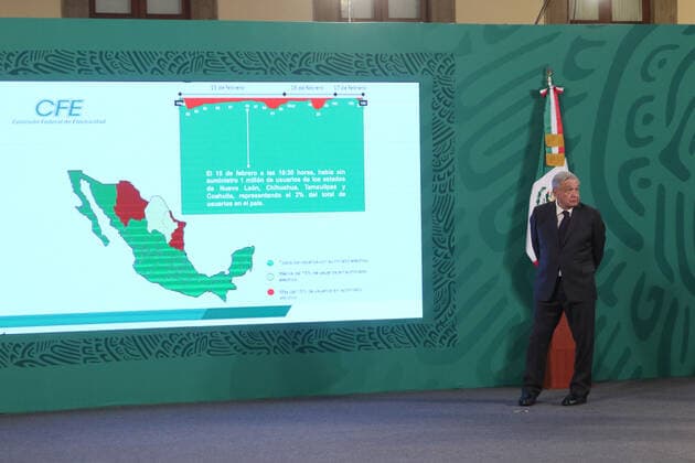 Blackouts In North Of County Press Conference MEXICO CITY, MEXICO - FEBRUARY 18: Mexico s President , Andres Manuel Lopez Obrador and Federal Commission of Electricity (CFE) Director Manuel Bartlett ( No in picture), during a press conference at National Palace; after Northern Mexico experienced blackouts for a as several power plants faced natural gas supply failures from Texas, where a freeze has left millions of users without lights on February 18, 2021 in Mexico City, Mexico Copyright: xIsmaelxRosasx EYEPIXGROUP_IR_18022021_3952