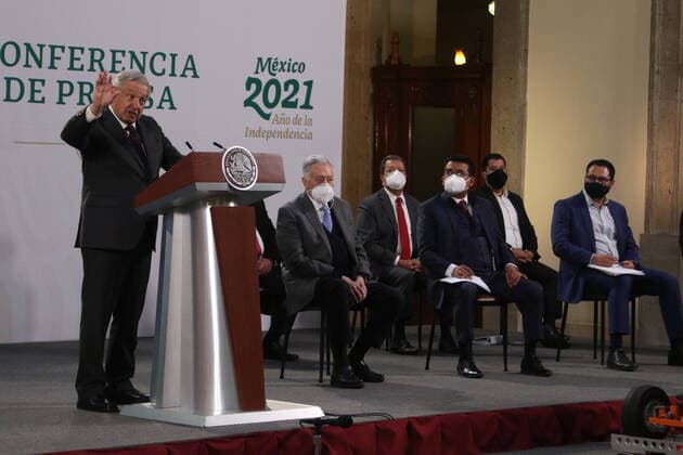 Blackouts In North Of County Press Conference MEXICO CITY, MEXICO - FEBRUARY 18: Mexico s President, Andres Manuel Lopez Obrador speaks next to Federal Commission of Electricity (CFE) Director Manuel Bartlett during a press conference at National Palace; after Northern Mexico experienced blackouts for a as several power plants faced natural gas supply failures from Texas, where a freeze has left millions of users without lights on February 18, 2021 in Mexico City, Mexico Copyright: xIsmaelxRosasx EYEPIXGROUP_IR_18022021_3955