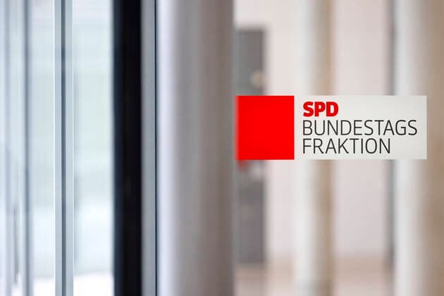 Sign for the SPD parliamentary group in the German Bundestag Theme image, symbol image Berlin, 12 02 2021 Foto:xC.xHardtx xFuturexImage