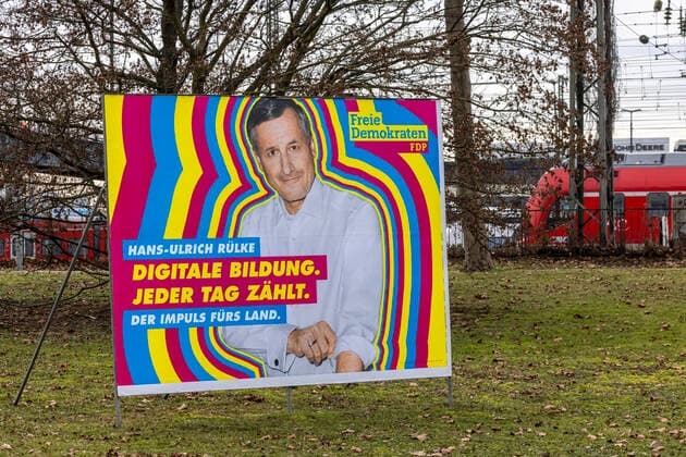 LTW BW 2021. Wahlplakat mit Hans-Ulrich Rülke, Spitzenkandidat der Partei FDP. 18.02.2021, Deutschland, Baden-Württemberg, Mannheim. *** LTW BW 2021 election poster with Hans Ulrich Rülke, top candidate of the party FDP 18 02 2021, Germany, Baden Württemberg, Mannheim