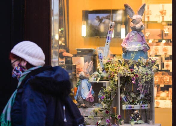 February 19, 2021, Dublin, Ireland: A woman wearing a facemask walks by Butlers Chocolates with Easter decoration in the window, in Ranelagh during the Covid-19 pandemic. Dublin Ireland - ZUMAs197 20210219_zaa_s197_302 Copyright: xCezaryxKowalskix
