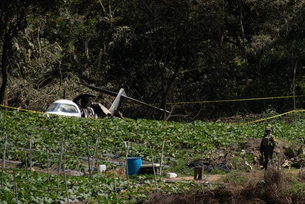 News Bilder des Tages February 21, 2021: A Mexican army plane fell in a field near the El Lencero airport in Veracruz. 6 soldiers died in the accident - ZUMAqp1_ 20210221_zip_qp1_014 Copyright: xHectorxAdolfoxQuintanarxPerezx