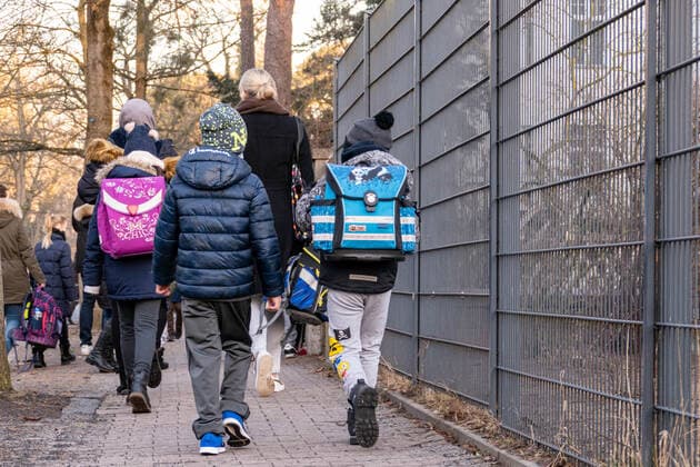 22 02 2021,Berlin,Germany,GER,Grunewald Elementary School in the district of Grunewald Bezirk Wilmersdorf Starting today, classes one to three begin with lessons