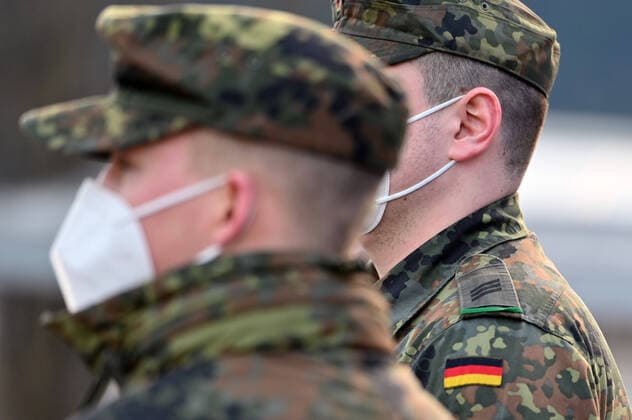 Topic image conscription,soldiers,rank rank,rank insignia,rank insignia soldiers of the german armed forces help to test entry border controls at the austrian german border ,border crossing Kiefersfelden border police officers control motorists entering from Tyrol Austria to Bavaria Germany