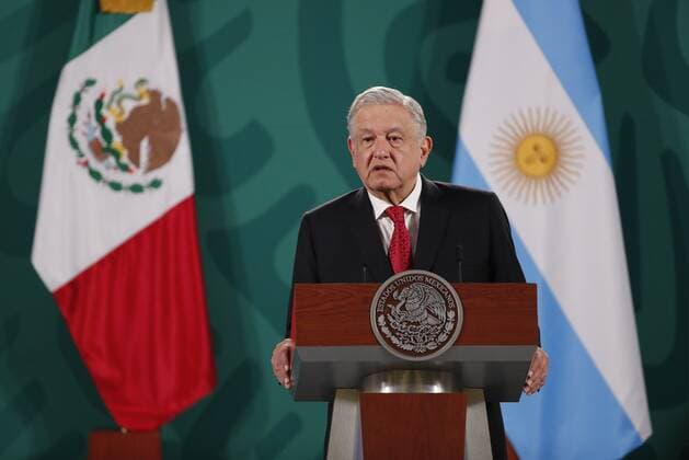The President of Mexico Andres Manuel Lopez Obrador next to Argentine President Alberto Fernandez (out of frame), participates in a morning press conference, at the National Palace of Mexico City, Mexico, 23 February 2021. Fernandez insisted on Tuesday thatMexico and Argentina should join forces and their potential in Latin America to create an axis that unites the entire continent . Alberto Fernandez: Mexico and Argentina must create an axis that unites the continent !ACHTUNG: NUR REDAKTIONELLE NUTZUNG!  Copyright: xJosexMendezx MEX5569 20210223-637496916822754809