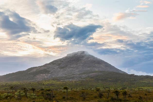 IMAGO Nature: Unsere Erde, Naturschutz, Naturschutzgebiete in Ozeanien Australia, Oceania, Western Australia, Cape Le Grand National Park, Frenchman Peak, Mountain and plains FOF11986