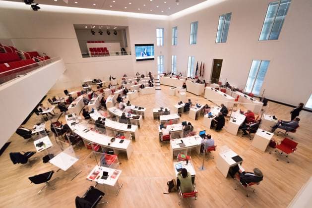 Potsdam, Sitzung des Landtags Brandenburg Der Plenarsaal des Landtag Brandenburg während einer Sitzung am 25.02.2021. Potsdam Landtag Brandenburg Brandenburg Deutschland *** Potsdam, session of the Landtag Brandenburg The plenary hall of the Landtag Brandenburg during a session on 25 02 2021 Potsdam Landtag Brandenburg Brandenburg Germany