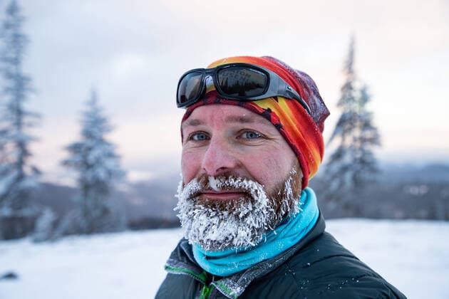 man in extreme weather in winter mountains Muntele B?i?orii, CJ, Romania CR_NAMEDA210225E-660527-01 ,model released, Symbolfoto