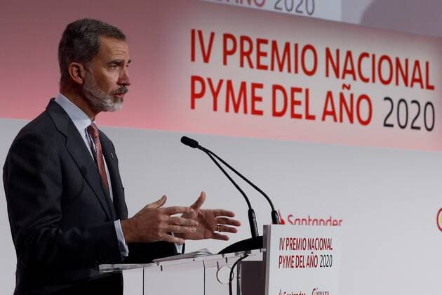 Spain s King Felipe VI delivers a speech as he chairs the awarding ceremony held to hand in the Prize to the Small and Medium Business of the Year 2020 at Santander bank headquarters in Madrid, central Spain, 26 February 2021. The event is organized by Santander bank and Spain s Chamber of Commerce. J.J. Guillén POOL King Felipe hands in Prize to the Small and Medium Business of the Year 2020 !ACHTUNG: NUR REDAKTIONELLE NUTZUNG!  Copyright: xJ.J.xGuillénx GRAF4545 20210226-637499419205341550