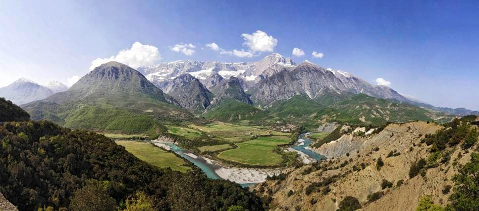 ALB; ALBANIEN; Permet, 23.04.2011: Im Tal der Vjosa nahe Permet (PÃ«rmet). *** ALB ALBANIA Permet, 23 04 2011 In the valley of the Vjosa near Permet PÃ rmet