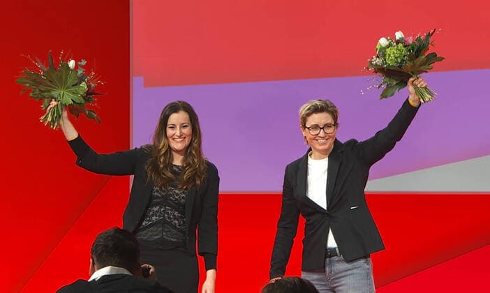 Bilder des Jahres 2021, News 02 Februar News Themen der Woche KW08 News Bilder des Tages Deutschland, Berlin, 27.02.2021 Siebenter Parteitag Der Linke Foto: Janine Wissler (li) und Susanne Hennig-Wellsow (digitale Fotos der Uebertragung) Am 14.Maerz finden in Rheinland-Pfalz Landtagswahlen statt. *** Germany, Berlin, 27 02 2021 Seventh Party Congress The Left Photo Janine Wissler li and Susanne Hennig Wellsow digital photos of the transmission On March 14, state elections will be held in Rhineland-Palatinate