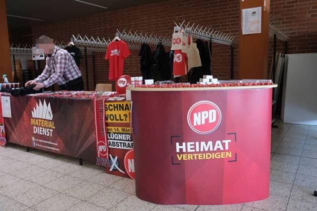 27.02.2021 xkhx Altenstadt, Altenstadthalle Wahlveranstaltung zur Kommunalwahl in Hessen der NPD in Altenstadt NPD-Materialdienst - hier gibt es alles für das rechte NPD-Herz *** 27 02 2021 xkhx Altenstadt, Altenstadthalle election event for the local elections in Hesse of the NPD in Altenstadt NPD material service here is everything for the right NPD heart