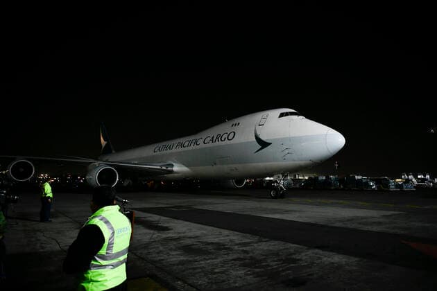 (210228) -- MEXICO CITY, Feb. 28, 2021 -- A plane loaded with COVID-19 vaccines from Chinese company Sinovac arrives at Mexico International Airport in Mexico City, Mexico, Feb. 27, 2021. The second shipment of COVID-19 vaccines from Chinese company Sinovac arrived in Mexico City on Saturday. ) MEXICO-MEXICO CITY-CHINA-SINOVAC-VACCINE-ARRIVAL XinxYuewei 