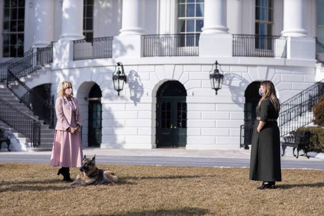 February 20, 2021 - Washington, District of Colombia, USA - First Lady Jill Biden appears on the Kelly Clarkson show Saturday, Feb. 20, 2021, with First Dogs Champ and Major on the South Lawn of the . Washington USA - ZUMAz03_ 20210220_sha_z03_440 Copyright: xWhitexHousex