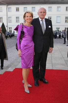 90. Geburtstag Richard von Weizsaecker Prof.Dr. Roman Herzog mit Frau Alexandra Freifrau von Berlichingen - Abendessen des Bundespraesidenten Horst Koehler und von Frau Eva Luise Koehler aus Anlass des 90. Geburtstages von Bundespraesident a.D. Richard von Weizsaecker im Schloss Bellvue in Berlin. Copyright: Eventpress Herrmann Datum: 22.04.2010 *** 90th Birthday Richard von Weizsaecker Prof Dr Roman Herzog with Mrs Alexandra Freifrau von Berlichingen Dinner of the German President Horst Koehler and Mrs Eva Luise Koehler on the occasion of the 90th birthday of the former German President Richard von Weizsaecker at Bellvue Palace in Berlin Copyright Eventpress Herrmann Date 22 04 2010 Copyright: xEventpressxHerrmannx