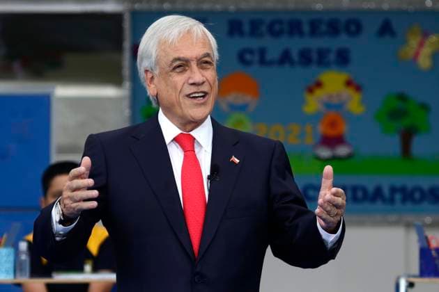 News Bilder des Tages Santiago 1 Marzo 2021 El Presidente de la Republica Sebastian Pinera Acompanado de los ministros de Educacion Raul Figueroa y el de salud Enrique Paris da inicino al Ano escolar 2021, en el colegio Polivalente Patricio Mekis en la comuna de Padre Hurtado. Javier Salvo Aton Chile, Santiago Chile Aton_491349 *** Santiago 1 March 2021 The President of the Republic Sebastian Pinera Accompanied by the Ministers of Education Raul Figueroa and Health Enrique Paris gives the start of the school year 2021, in the school Polivalente Patricio Mekis in the commune of Padre Hurtado Javier Salvo Aton Chile, Santiago Chile Aton 491349  Copyright: JAVIERxSALVO ATONCHILE