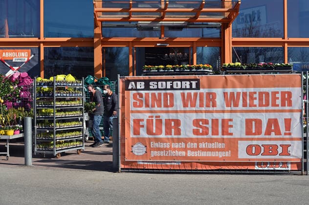 FROM NOW ON WE ARE BACK FOR YOU Reopening of DIY stores and garden centres on 01 March 2021 An Obi DIY store after reopening after a long and hard lockdown Only a few customers find their way in