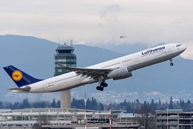 March 1, 2021, Richmond, British Columbia, Canada: A Lufthansa Airbus A330-300 widebody jet (D-AIKB) takes off from Vancouver International Airport. Richmond Canada - ZUMAs202 20210301_zap_s202_005 Copyright: xBaynexStanleyx