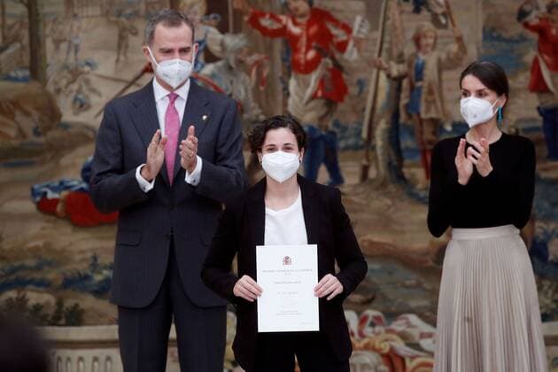 Spain s King Felipe VI (L) and Queen Letizia (R) give King Juan Carlos Award to motorcycling rider Ana Carrasco (C) during the 2018 Spanish National Sports awarding ceremony at Pardo Palace, in Madrid, Spain, 02 March 2021. Spain s Royal couple gives 2018 Spanish National Sports Awards 2018 !ACHTUNG: NUR REDAKTIONELLE NUTZUNG!  Copyright: xJuanxCarlosxHidalgox GRAF6461 20210302-637502890762142926