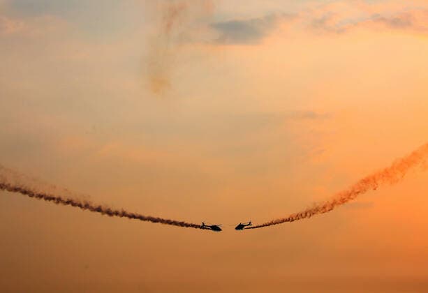 Bilder des Jahres 2021, News 03 März News Themen der Woche KW09 March 3, 2021: Indian Air Force s Advanced Light Helicopter (ALH) aerobatic team Sarang perform during 70th anniversary celebrations of the Sri Lankan Air Force in Colombo on March 3, 2021. - ZUMAd152 20210303_znp_d152_010 Copyright: xPradeepxDambaragex