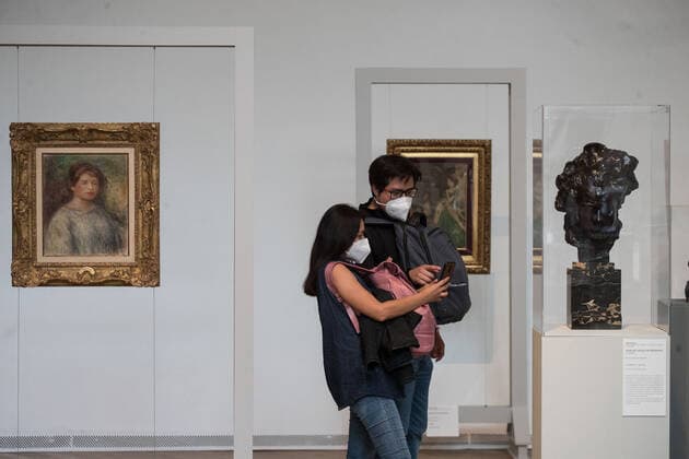 Museums Resume Activities Amid Covid In Mexico MEXICO CITY, MEXICO - MARCH 3: A couple wears protective masks during a tour at Soumaya Museum, as the Mexican government has allowed the museums reopening amid orange alert of epidemiological semaphore by the new Covid pandemic on March 3, 2021 in Mexico City, Mexico Copyright: xJulianxLopezx EYEPIXGROUP_JL_03032021_4207