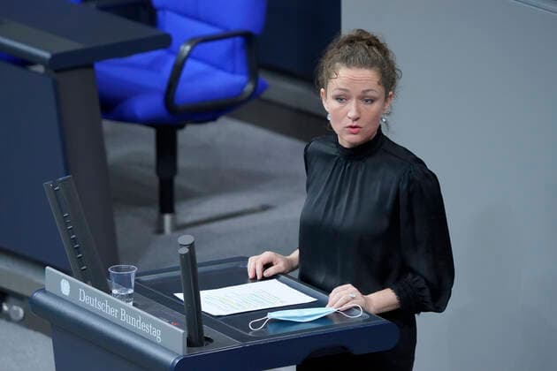Deutscher Bundestag 215. Sitzung Plenum und Debatte Aktuell, 04.03.2021, Berlin, Zaklin Nastic im Portrait bei ihrer Rede bei der 215. Sitzung des Deutschen Bundestag in Berlin Berlin Berlin Deutschland *** German Bundestag 215 session plenary and debate Current, 04 03 2021, Berlin, Zaklin Nastic in portrait during her speech at the 215 session of the German Bundestag in Berlin Berlin Germany