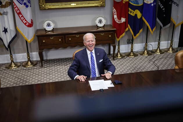 Bilder des Jahres 2021, News 03 März News Themen der Woche KW09 News Bilder des Tages March 4, 2021, Washington, District of Columbia, USA: United States President Joe Biden speaks during a virtual call to congratulate the NASA JPL Perseverance team on the successful landing of the rover on Mars in the Roosevelt Room of the White House on Thursday, March 4, 2021 in Washington, DC. The President told the team We can land a rover on Mars, we can beat a pandemic and with science, hope and vision, there™s not a damn thing we can™t do as a country..Credit: Pool via CNP Washington USA - ZUMAs152 20210304_zaa_s152_127 Copyright: xOliverxContrerasx
