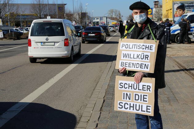 Rally against Corona measures Demonstrators express their criticism of Corona policy with an approved sign campaign in Industriestraße in Ludwigshafen Copyright: xx