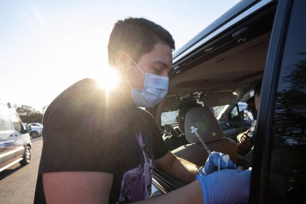 March 7, 2021, Round Rock, Texas, USA: Round Rock, TX USA March 6, 2021: Medical student MAX CHEHADI delivers vaccine to patients at a Williamson County 24-hour vaccine marathon to catch up with COVID-19 vaccination schedule after last month s devastating winter storm that crippled much of Texas. The goal was to vaccinate up to 7,000 Texans with first or second Moderna doses. Round Rock USA - ZUMAd150 20210307_znp_d150_069 Copyright: xBobxDaemmrichx