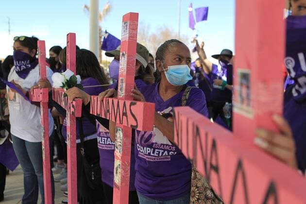 Mothers of victims of feminicides, protest outside the Attorney General of Ciudad Juarez, Mexico, 07 March 2021. Mexico arrives on March 8 with alarming figures of gender violence despite the pandemic at the same time that complaints and social protest increase in a country with almost 1,000 femicides in 2020. EFE Luis Torres Mexico arrives at 8M with the feminist struggle enraged but full of contrasts !ACHTUNG: NUR REDAKTIONELLE NUTZUNG!  Copyright: xLuisxTorresx MEX6387 20210308-637507623595473048
