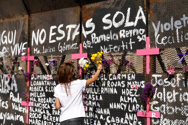 Performance In Protest Against Gender Violence In Mexico MEXICO CITY, MEXICO - MARCH 7: A woman, takes part during a performance of Feminist groups, to write names of victims of femicide and place flowers in protest against gender violence, as part of the protests of International Women s Day at the National Palace on March 7, 2021 in Mexico City, Mexico Copyright: xLuisxBarronx EYEPIXGROUP_LB_07032021_4269