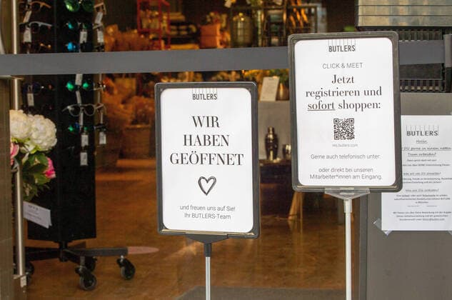 sign Butlers WIR HABEN GEÖFFNET shopping opening day of Click Meet in pedestrian precinct in Munich Germany date 08 03 2021