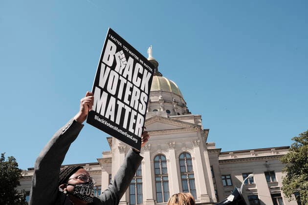 News Bilder des Tages March 8, 2021, Atlanta, Georgia, USA: Demonstrators hold a rally at the Georgia Capitol on Crossover Day, the 28th day of the Georgia legislative session, and the deadline for any bill to pass out of either legislative chamber. The demonstrators are protesting several bills that are an attempt at voter suppression, according to voting rights advocates. Atlanta USA - ZUMAb165 20210308_znp_b165_018 Copyright: xJohnxArthurxBrownx