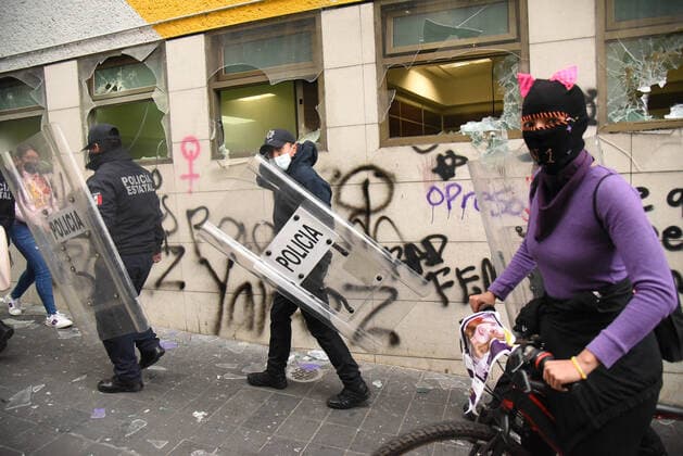 March 8, 2021: Thousands of womans protests on the streets ox Xalapa to conmemorate the woman s day. Some of the protesters break some government offices. - ZUMAqp1_ 20210308_zip_qp1_004 Copyright: xHectorxAdolfoxQuintanarxPerezx