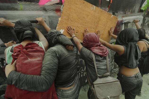 Activist women are protesting today in the Zocalo of Mexico City, Mexico 8 March 2021. Mexican protesters for International Women s Day on Monday demolished part of the metal wall that the Government erected around the National Palace, residence of President Andres Manuel Lopez Obrador, to protect the building from the protest. Protesters tear down part of the wall that protects the Mexican National Palace !ACHTUNG: NUR REDAKTIONELLE NUTZUNG!  Copyright: xJoséxMéndezx MEX6532 20210309-637508480040515724
