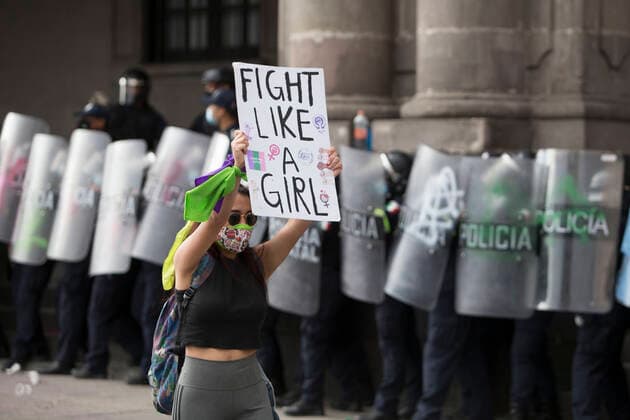 Women Commemorate International Women™s Day In Mexico TOLUCA, MEXICO - MARCH 8: A women confront a police line during the riots caused for the protests against gender violence as part of the commemoration of International Women™s Day at downtown on March 8, 2021 in Toluca, Mexico Copyright: xLeonardoxCasasx EYEPIXGROUP_LC_08032021_4511